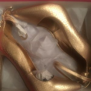 A rose gold pump heel